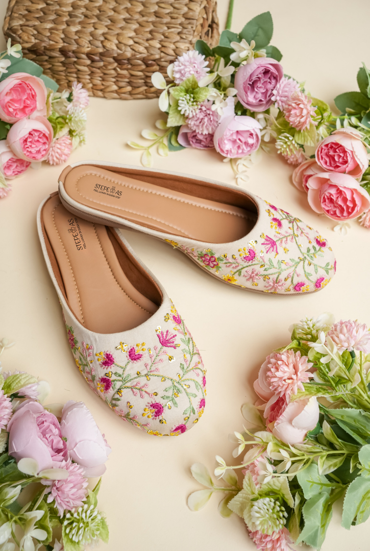 Handcrafted cream embroidered women juttis by Stepellas
