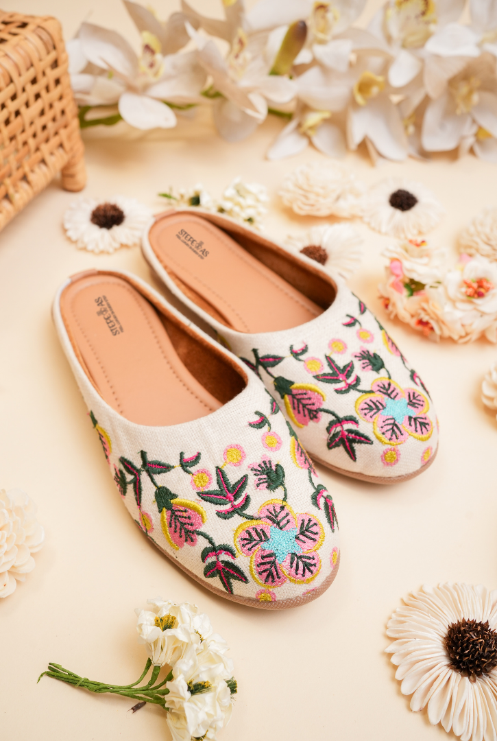Handcrafted off white embroidered women mojdi with floral design
