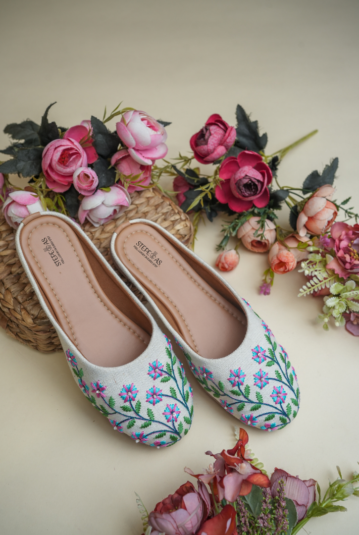 Handcrafted white ethnic women juttis with floral embroidery
